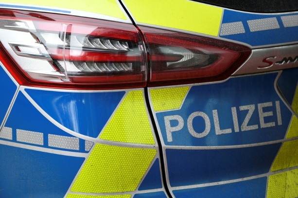 Bild vergr&ouml;&szlig;ern: Unter Drogen stehende Nackte greift in Nürnberg Passanten und Polizisten an