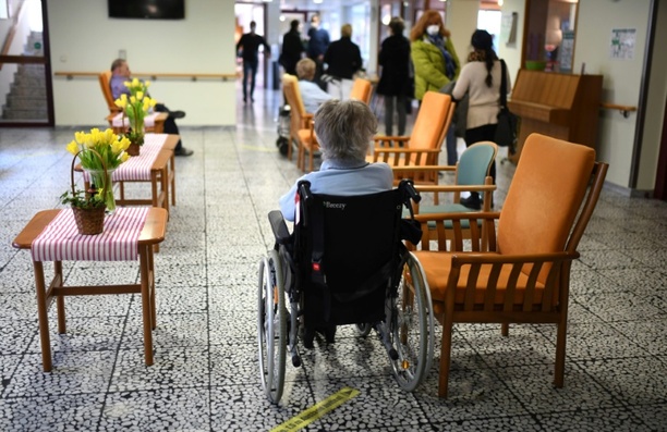 Bild vergr&ouml;&szlig;ern: Pflege: Ost-Ministerpräsidenten erhalten Zuspruch für Kritik an geplanter Reform