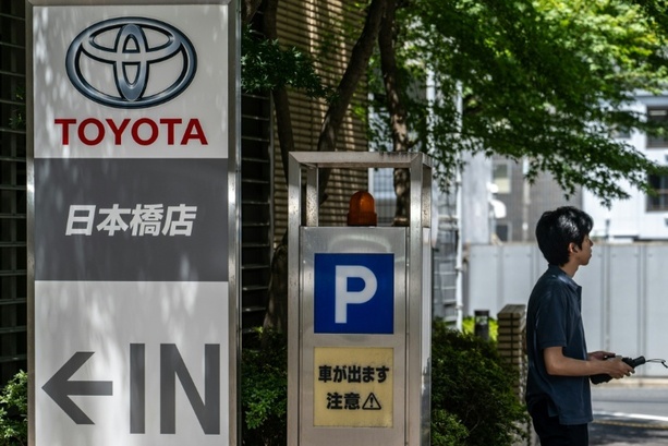 Bild vergr&ouml;&szlig;ern: Schwacher Yen hilft: Toyota hebt Gewinnprognose an