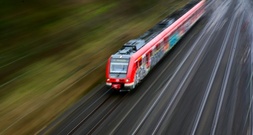 Mann und Hund in Nordrhein-Westfalen von Zug erfasst und getötet