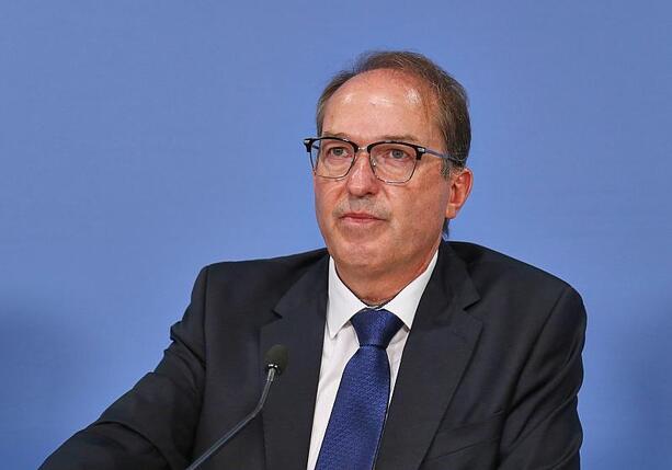 Bild vergr&ouml;&szlig;ern: Dobrindt versichert: Kein Kontrollverlust wie 2015