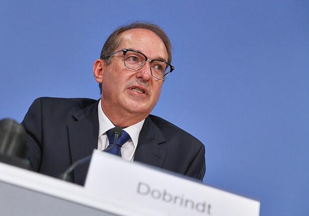 Bild vergr&ouml;&szlig;ern: Drohnen-Vorfall: Dobrindt spricht von neuem Bedrohungsszenario