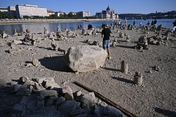 Bild vergr&ouml;&szlig;ern: Niedrigwasser legt Kriegstote frei: Wehrmachtssoldaten in Budapest exhumiert