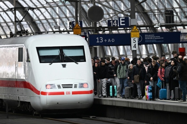 Bild vergr&ouml;&szlig;ern: Direkt-ICE Berlin-Paris bleibt wegen Technikproblemen vorerst unterbrochen