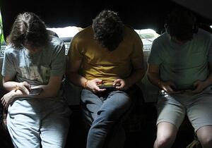 Kinderärzte fordern harte Regeln gegen Social Media