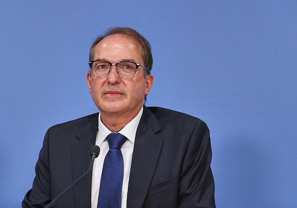 Bild vergr&ouml;&szlig;ern: Dobrindt warnt vor hybriden Angriffen auf Deutschland