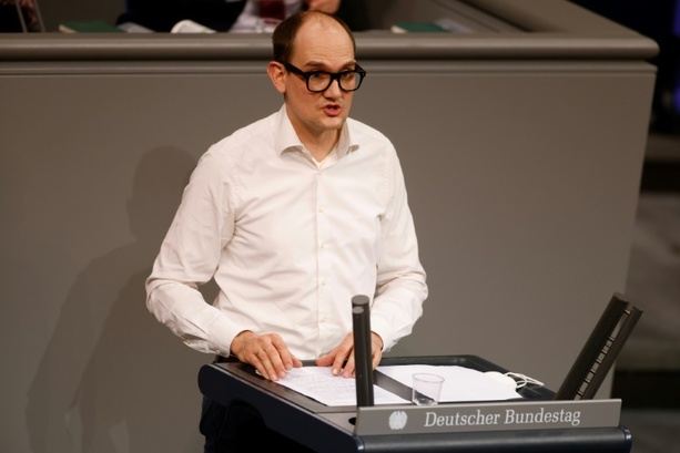 Bild vergr&ouml;&szlig;ern: Grünen-Politiker Janosch Dahmen fordert nationalen Hitzeschutzplan