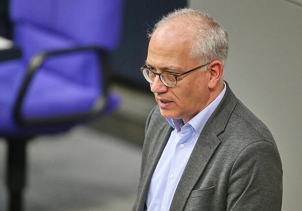 Bild vergr&ouml;&szlig;ern: Al-Wazir fordert langfristigen Plan gegen Niedrigwasser