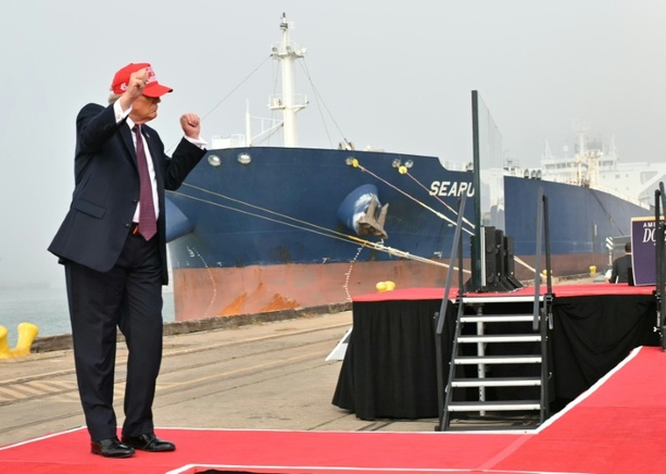 Bild vergr&ouml;&szlig;ern: Iran-Krieg: Trump verlängert Lockerung der Schifffahrtsregeln in den USA