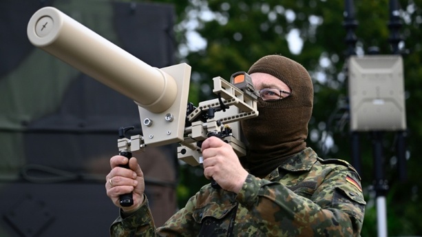 Bild vergr&ouml;&szlig;ern: Schulze fordert stärkere Einbeziehung der Bundeswehr bei Drohnenabwehr