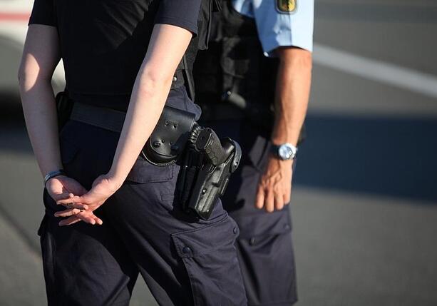 Bild vergr&ouml;&szlig;ern: Bewaffneter Mann bei Polizeieinsatz in Bielefeld erschossen