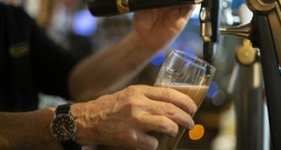 Bundesregierung will begleitetes Trinken ab 14 Jahren abschaffen