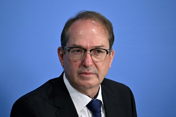 Bild vergr&ouml;&szlig;ern: Dobrindt weist Befürchtungen zu Massenüberwachung durch Geheimdienst-Reform zurück