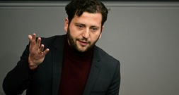 Banaszak dringt auf gemeinsames Handeln demokratischer Parteien gegen die AfD