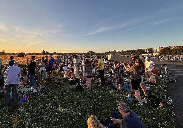 Bild vergr&ouml;&szlig;ern: Partielle Sonnenfinsternis über Deutschland