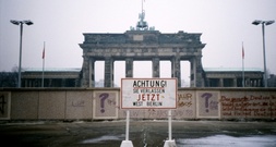 Merz ruft 65 Jahre nach Mauerbau zu Einsatz für Demokratie auf