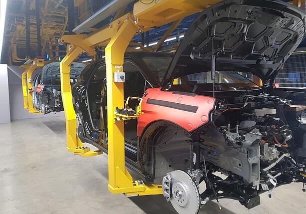 Bild vergr&ouml;&szlig;ern: Beschäftigung in Automobilindustrie erreicht neuen Tiefstand