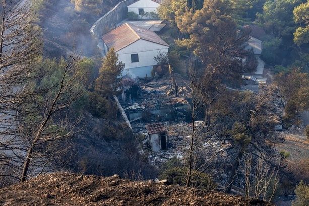 Bild vergr&ouml;&szlig;ern: Waldbrände in Kroatien und Griechenland: Mehr als 2000 Menschen evakuiert
