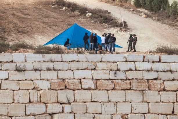 Bild vergr&ouml;&szlig;ern: Belagerung von Palästinensern: Frankreich drängt Israel zur Festnahme von Siedlern
