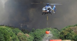 Merz telefoniert mit Landrat von Waldbrandgebiet in NRW