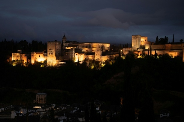 Bild vergr&ouml;&szlig;ern: Erdbeben reißt Einwohner von Granada in Spanien aus dem Schlaf