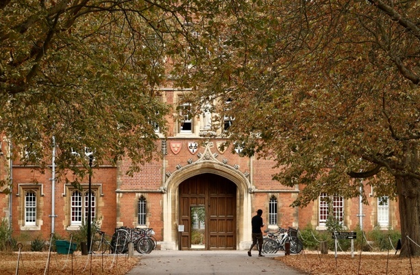 Bild vergr&ouml;&szlig;ern: Mobbing-Kampagne: Nach Vorwürfen zurückgetretener Cambridge-Professor tot aufgefunden