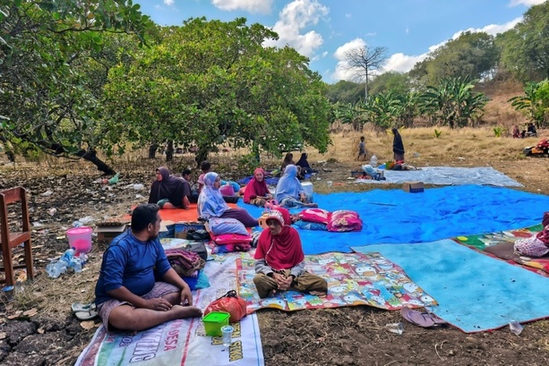 Bild vergr&ouml;&szlig;ern: Zahl der Toten bei Erdbeben in Indonesien steigt auf 51