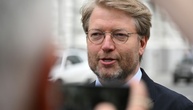 Zwei Verfahren: Russische Justiz befasst sich erneut mit Anti-Kriegs-Partei Jabloko