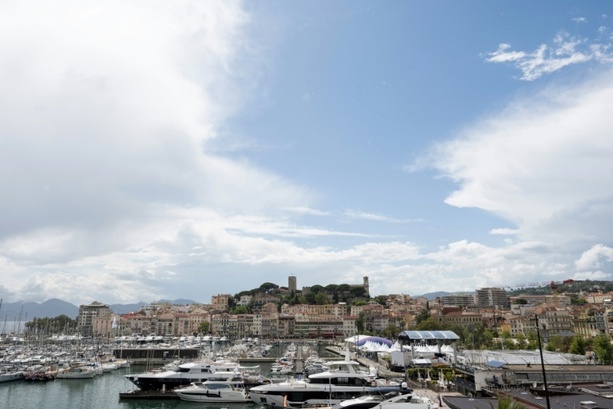 Bild vergr&ouml;&szlig;ern: Zusammenstoß zweier Ausflugsboote bei Cannes: 24-Jähriger vermisst
