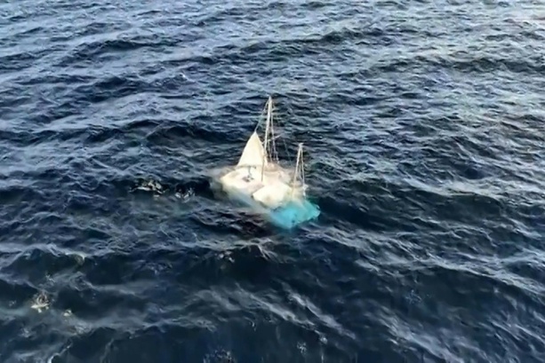Bild vergr&ouml;&szlig;ern: Führerlose Jacht im Atlantik: Rettungskräfte suchen Insassen