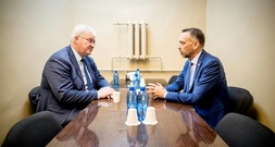 Belgischer Außenminister muss bei Besuch in Kiew in Luftschutzbunker