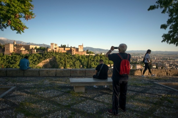 Bild vergr&ouml;&szlig;ern: Alhambra in Granada nach zweitem Erdbeben wegen Schäden geschlossen