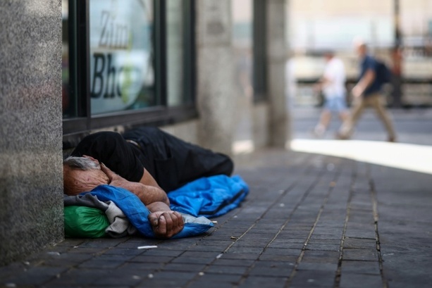 Bild vergr&ouml;&szlig;ern: Britischer Premier: Bis Weihnachten soll niemand mehr auf der Straße schlafen müssen