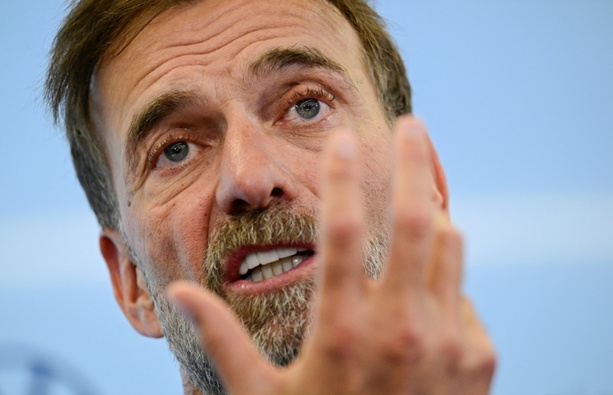 Bild vergr&ouml;&szlig;ern: Wegen Red Bull: Foodwatch hält Jürgen Klopp für ungeeignet als Bundestrainer