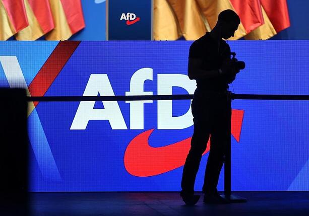 Bild vergr&ouml;&szlig;ern: Politbarometer: AfD weiter klar vorn - Grüne legen zu