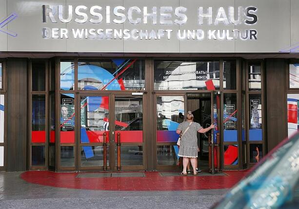 Bild vergr&ouml;&szlig;ern: Grüne fordern Schließung des Russischen Hauses in Berlin