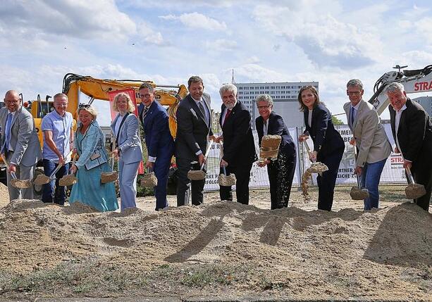 Bild vergr&ouml;&szlig;ern: Bau von Zukunftszentrum in Halle beginnt