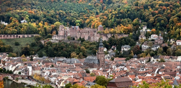 Bild vergr&ouml;&szlig;ern: Explosiver Stoff in alten Behältern: Großeinsatz in Heidelberger Fußgängerzone