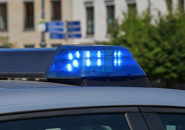 Bild vergr&ouml;&szlig;ern: Auto rast in Hessen durch Fußgängerzone - Acht Verletzte