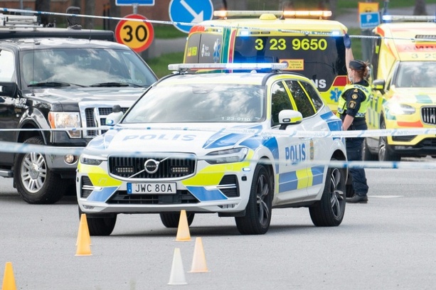 Bild vergr&ouml;&szlig;ern: Mehrere Verletzte bei Schwert-Angriff an schwedischer Schule