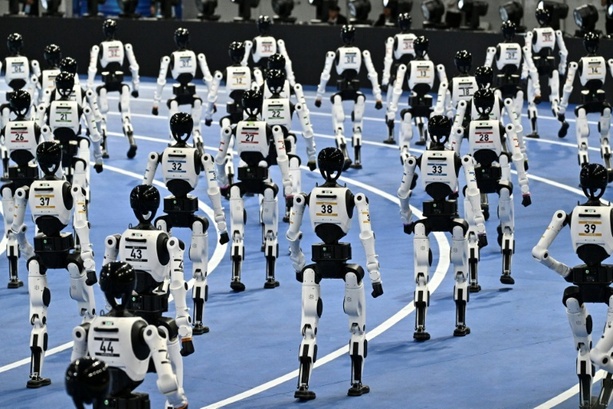 Bild vergr&ouml;&szlig;ern: Humanoide Roboter brechen bei Weltmeisterschaften in China menschliche Rekorde