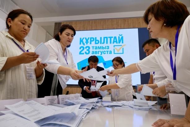 Bild vergr&ouml;&szlig;ern: Regierungspartei siegt wie erwartet bei Parlamentswahl in Kasachstan