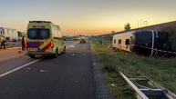 Bus mit zwei deutschen Schulklassen in den Niederlanden verunglückt - Mehrere Verletzte