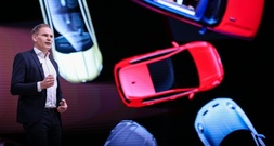 Volkswagen-Beschäftigte werfen Vorstand