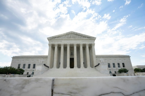 Bild vergr&ouml;&szlig;ern: Supreme Court billigt vorerst Trump-Dekret für erschwerte Briefwahl