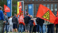 VW-Chef Blume trifft auf Beschäftigte - Betriebsrat sieht Vertrauen beschädigt