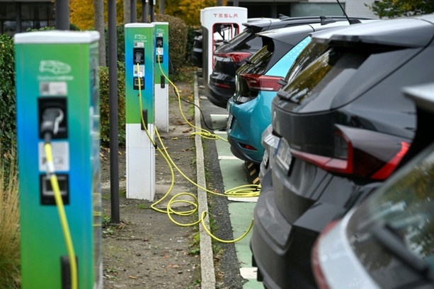 Bild vergr&ouml;&szlig;ern: TÜV-Verband: E-Autos in Deutschland auf dem Weg zum Mainstream