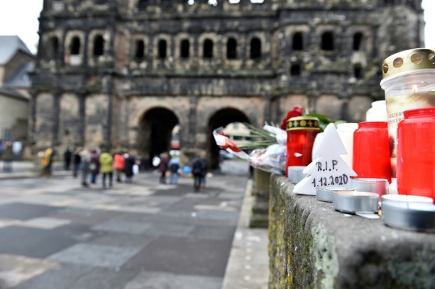 Bild vergr&ouml;&szlig;ern: Urteil: Land muss Polizisten nach Amokfahrt von Trier kein Schmerzensgeld zahlen
