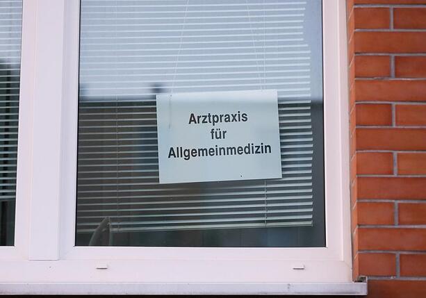 Bild vergr&ouml;&szlig;ern: Umfrage: Attestpflicht ab Tag eins könnte Fehlzeiten verlängern