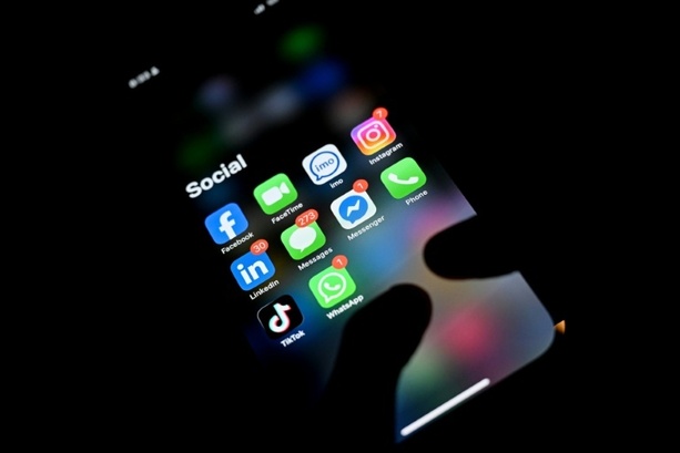 Bild vergr&ouml;&szlig;ern: Datenanalyse: Teenager in Australien nutzen Onlinedienste fast so stark wie vor Verbot